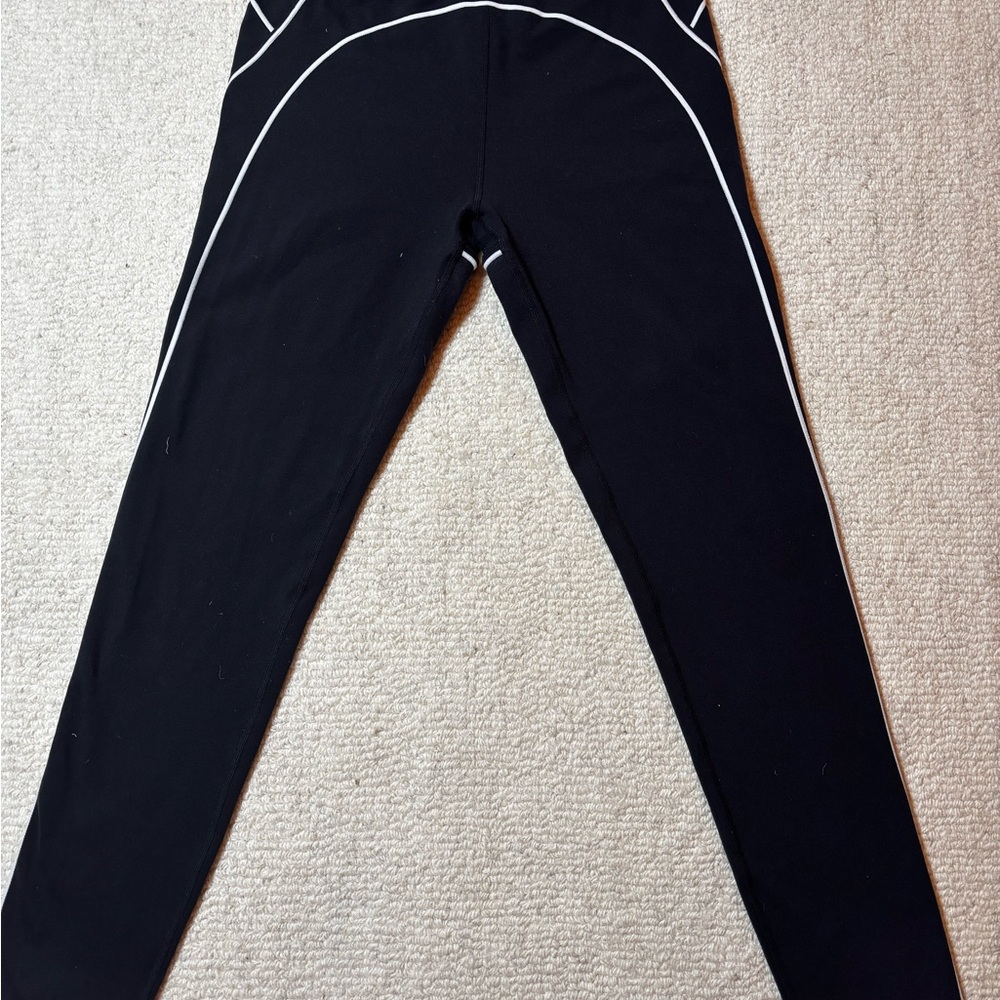 ALO Yoga Womens Black Leggings with White Accents